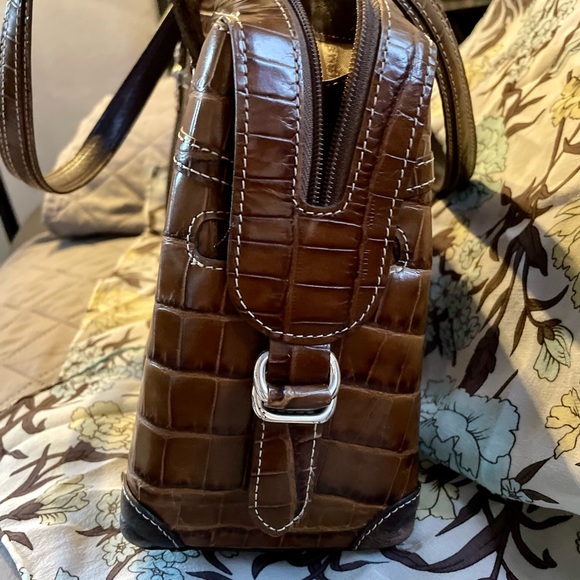 Beautiful Brighton brown croc print shoulder bag w/ silver cross hardware. - Picture 3 of 9